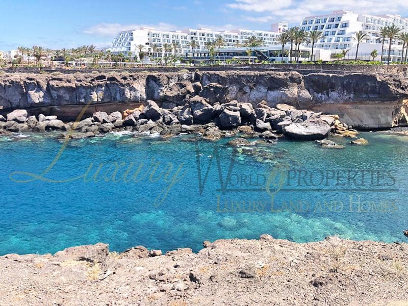 2 bedroom Flat for sale in Playa Paraiso with pool - € 450,000 (Ref: 7825713)