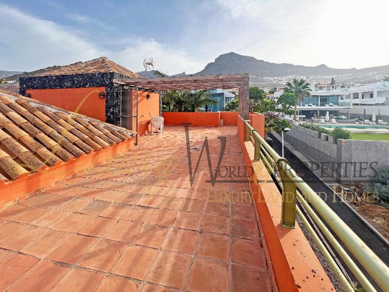 5 bedroom Villa for sale in El Madronal with pool garage - € 3,150,000 (Ref: 7837307)