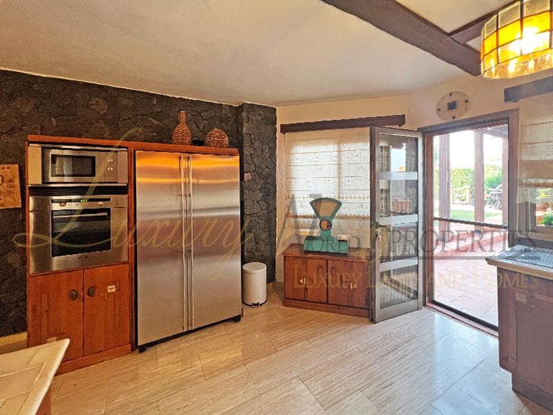 5 bedroom Villa for sale in El Madronal with pool garage - € 3,150,000 (Ref: 7837307)