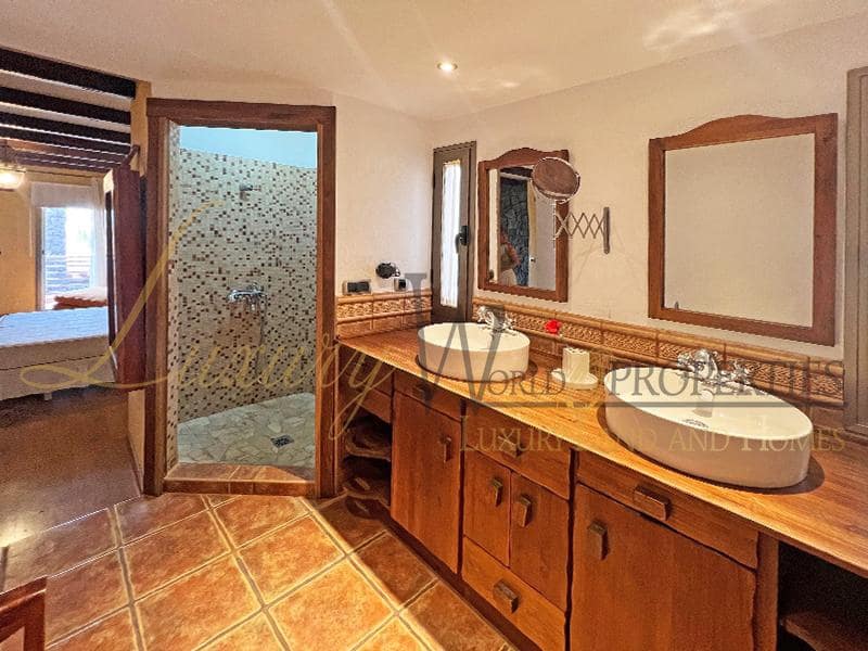 5 bedroom Villa for sale in El Madronal with pool garage - € 3,150,000 (Ref: 7837307)