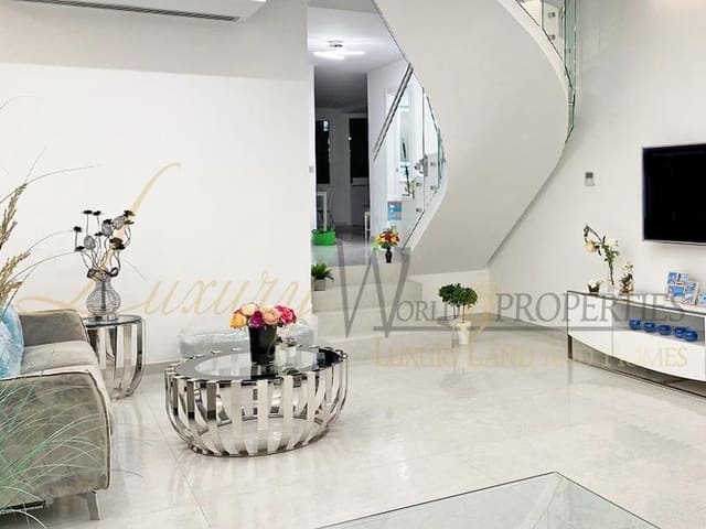 3 slaapkamer Villa te koop in Playa Fañabe, Adeje met zwembad - € 1.400.000 (Ref: 7877479)