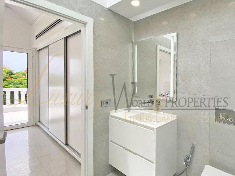 3 soveværelse Villa til salg i Costa Adeje med swimmingpool - € 1.400.000 (Ref: 7877479)