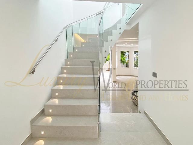 3 Zimmer Villa zu verkaufen in Playa Fañabe, Adeje mit Pool - 1.400.000 € (Ref: 7877479)