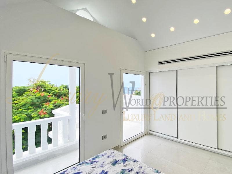3 soveværelse Villa til salg i Costa Adeje med swimmingpool - € 1.400.000 (Ref: 7877479)