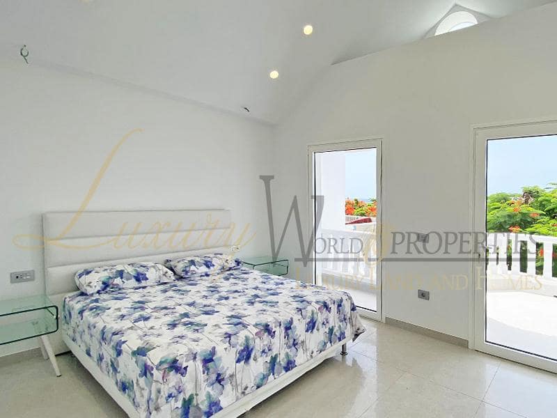 3 soveværelse Villa til salg i Costa Adeje med swimmingpool - € 1.400.000 (Ref: 7877479)