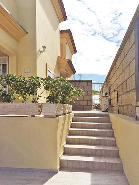 3 bedroom Villa for sale in Costa Adeje with pool garage - € 885,000 (Ref: 7904357)