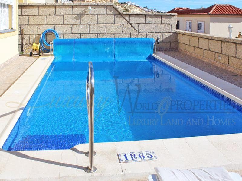 3 bedroom Villa for sale in Costa Adeje with pool garage - € 885,000 (Ref: 7904357)