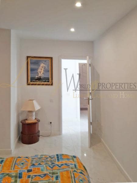 2 slaapkamer Villa te koop in Adeje met garage - € 790.000 (Ref: 8109830)