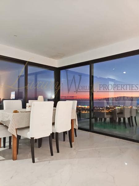 2 slaapkamer Villa te koop in Adeje met garage - € 790.000 (Ref: 8109830)