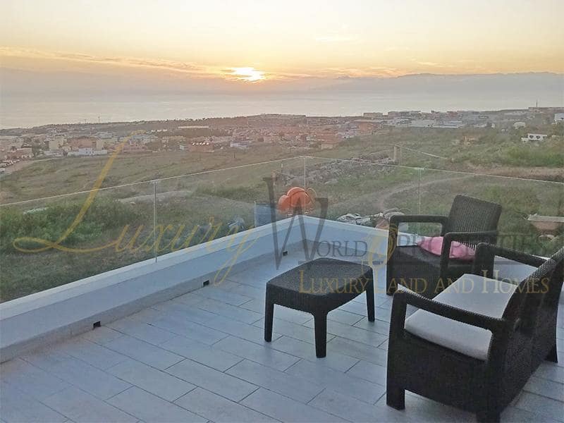 2 slaapkamer Villa te koop in Adeje met garage - € 790.000 (Ref: 8109830)