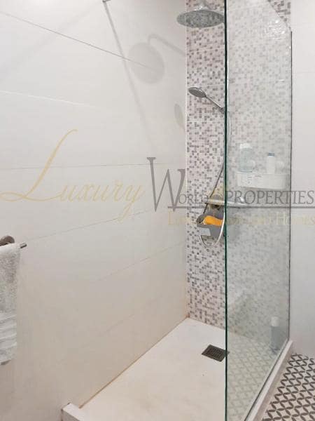 2 slaapkamer Villa te koop in Adeje met garage - € 790.000 (Ref: 8109830)