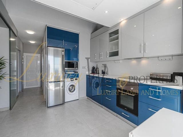 1 makuuhuone Asunto myytävänä paikassa Playa Fañabe, Adeje mukana uima-altaan - 550 000 € (Ref: 8145263)