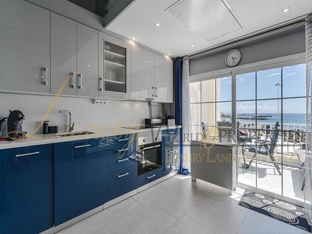 1 makuuhuone Asunto myytävänä paikassa Playa Fañabe, Adeje mukana uima-altaan - 550 000 € (Ref: 8145263)