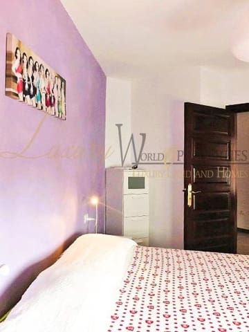 1 slaapkamer Flat te koop in Playa de las Americas, Arona met zwembad - € 435.000 (Ref: 8210053)