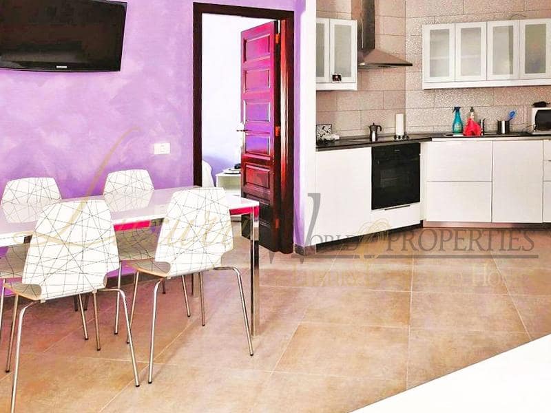 1 bedroom Flat for sale in Playa de las Americas with pool - € 435,000 (Ref: 8210053)