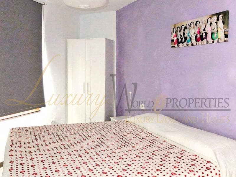 1 bedroom Flat for sale in Playa de las Americas with pool - € 435,000 (Ref: 8210053)