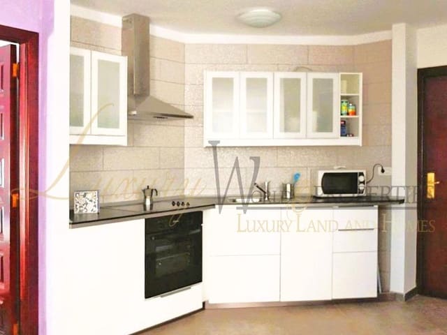 1 slaapkamer Flat te koop in Playa de las Americas, Arona met zwembad - € 435.000 (Ref: 8210053)