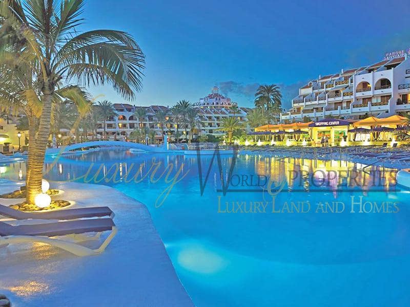 1 bedroom Flat for sale in Playa de las Americas with pool - € 435,000 (Ref: 8210053)