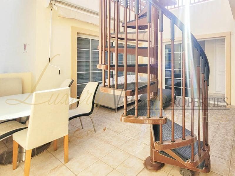 2 soverom Leilighet til salgs i Costa Adeje med svømmebasseng garasje - € 790 000 (Ref: 8218091)