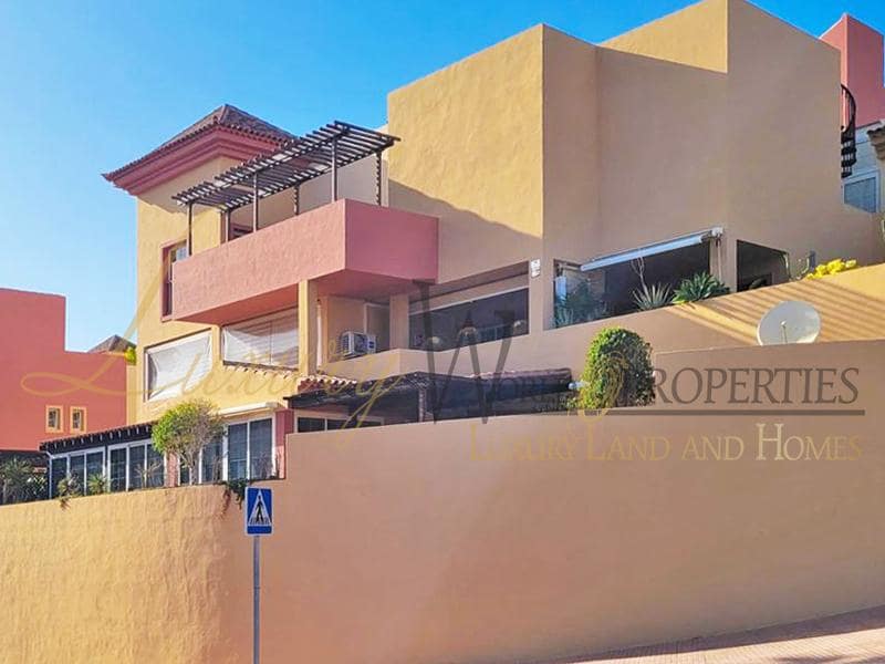 2 soverom Leilighet til salgs i Costa Adeje med svømmebasseng garasje - € 790 000 (Ref: 8218091)