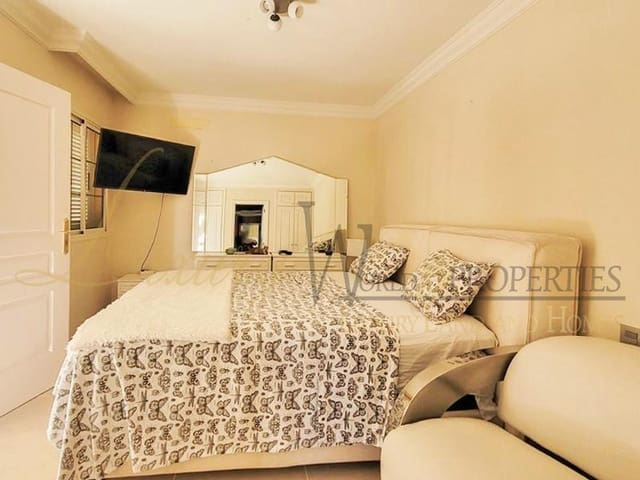 2 soveværelse Lejlighed til salg i Playa del Duque, Adeje med swimmingpool garage - € 790.000 (Ref: 8218091)