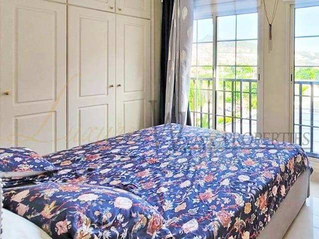 2 soveværelse Lejlighed til salg i Playa del Duque, Adeje med swimmingpool garage - € 790.000 (Ref: 8218091)