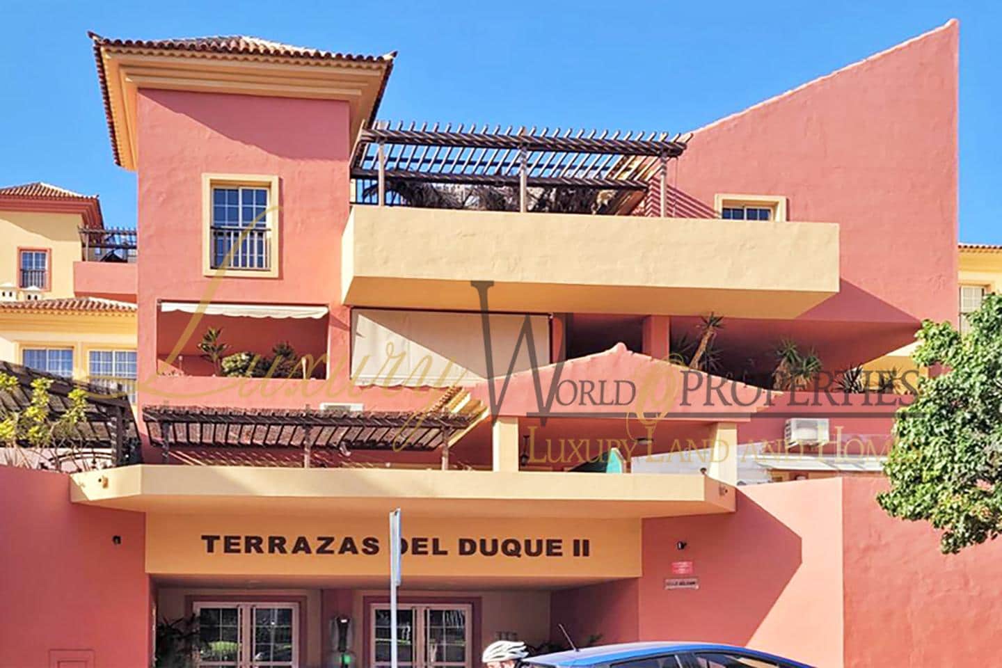 2 soverom Leilighet til salgs i Costa Adeje med svømmebasseng garasje - € 790 000 (Ref: 8218091)