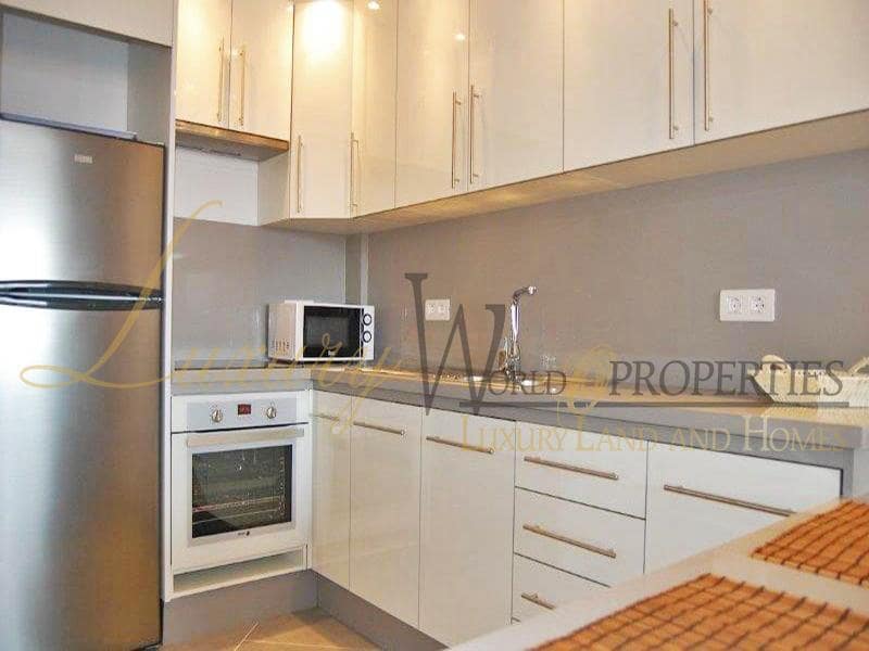 2 slaapkamer Flat te koop in Playa de las Americas met zwembad - € 550.000 (Ref: 8249411)