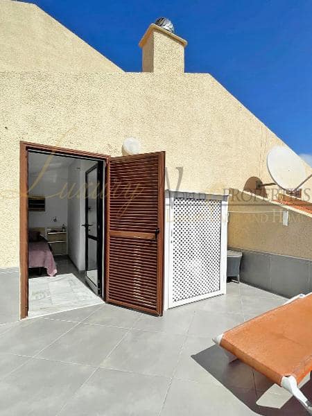 2 slaapkamer Flat te koop in Playa de las Americas met zwembad - € 550.000 (Ref: 8249411)