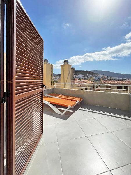 2 slaapkamer Flat te koop in Playa de las Americas met zwembad - € 550.000 (Ref: 8249411)