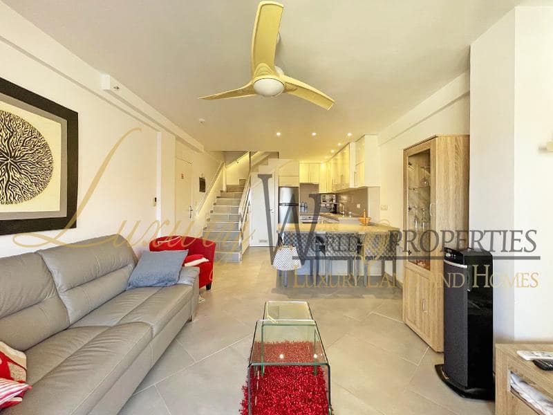 2 slaapkamer Flat te koop in Playa de las Americas met zwembad - € 550.000 (Ref: 8249411)