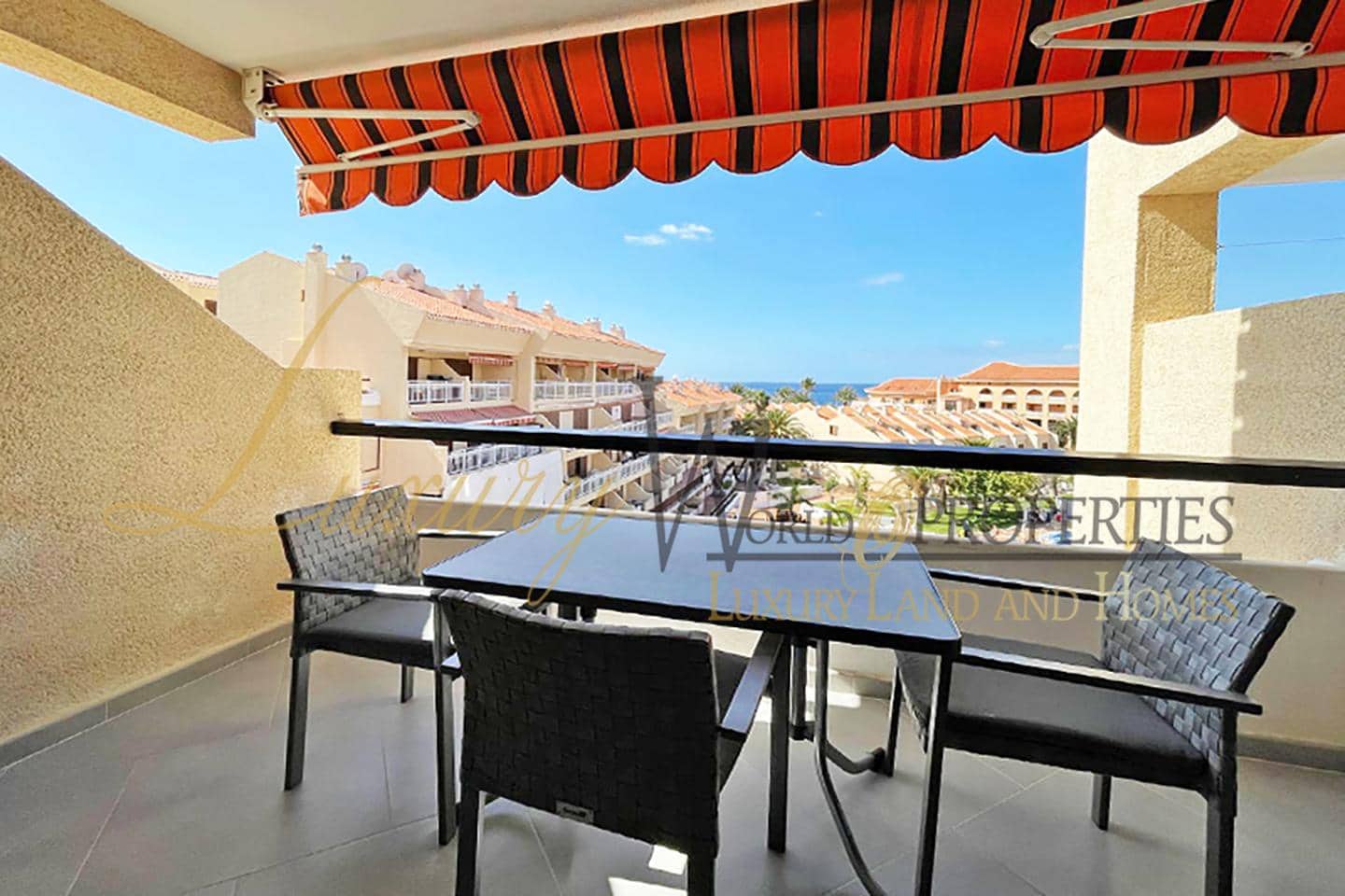 2 slaapkamer Flat te koop in Playa de las Americas met zwembad - € 550.000 (Ref: 8249411)