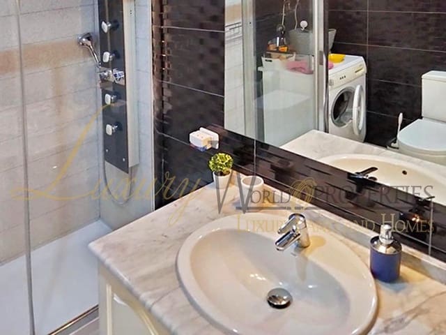 Piso de 2 habitaciones en Los Cristianos, Arona en venta - 780.000 € (Ref: 8254781)