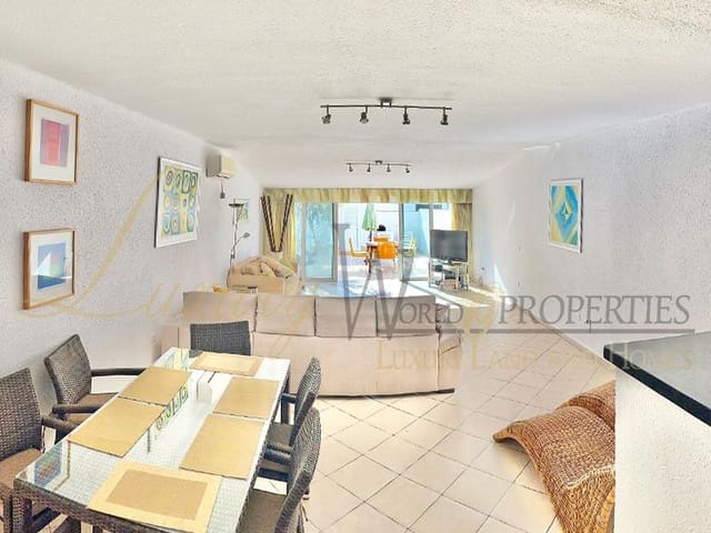 2 soveværelse Villa til salg i Playa de las Americas, Arona med swimmingpool - € 795.000 (Ref: 8288462)