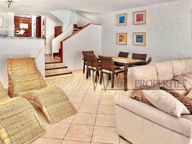 2 soveværelse Villa til salg i Playa de las Americas, Arona med swimmingpool - € 795.000 (Ref: 8288462)