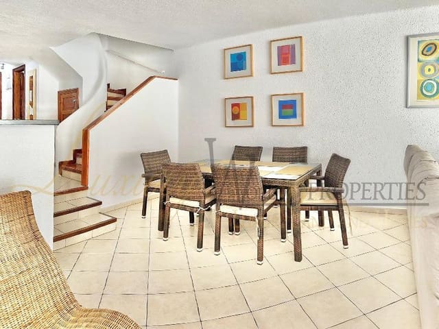 2 soveværelse Villa til salg i Playa de las Americas, Arona med swimmingpool - € 795.000 (Ref: 8288462)