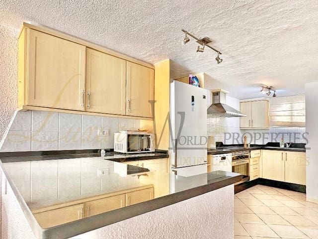 2 soveværelse Villa til salg i Playa de las Americas, Arona med swimmingpool - € 795.000 (Ref: 8288462)