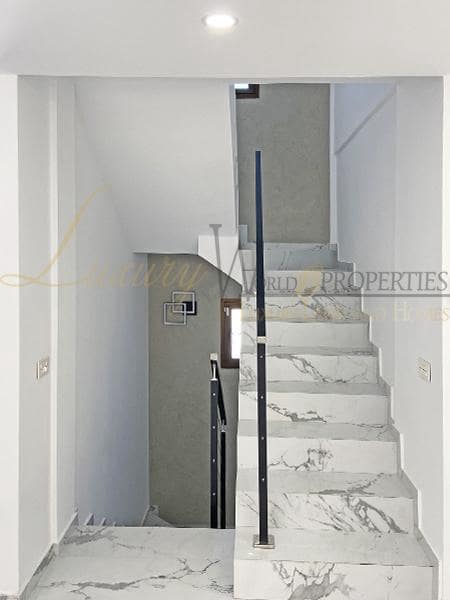 4 soveværelse Villa til salg i Adeje med garage - € 490.000 (Ref: 8303691)