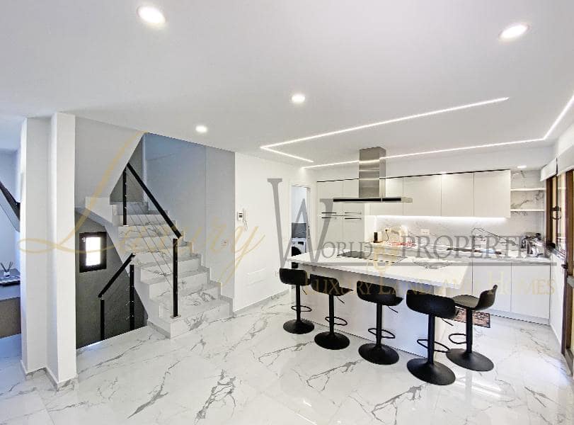 4 soveværelse Villa til salg i Adeje med garage - € 490.000 (Ref: 8303691)