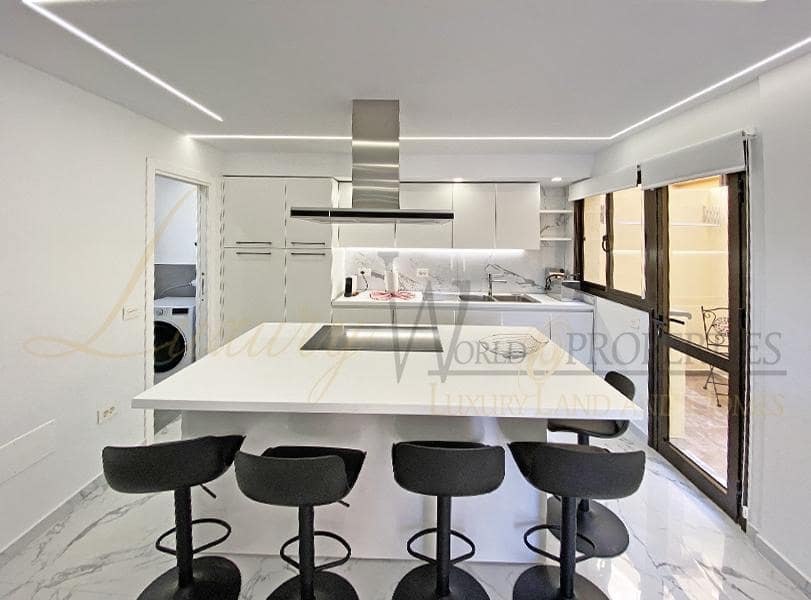 4 soveværelse Villa til salg i Adeje med garage - € 490.000 (Ref: 8303691)