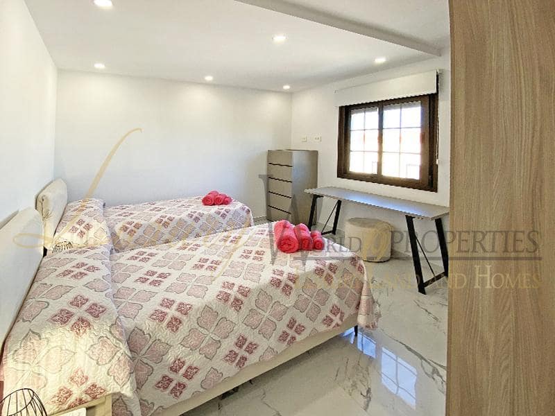 4 soveværelse Villa til salg i Adeje med garage - € 490.000 (Ref: 8303691)