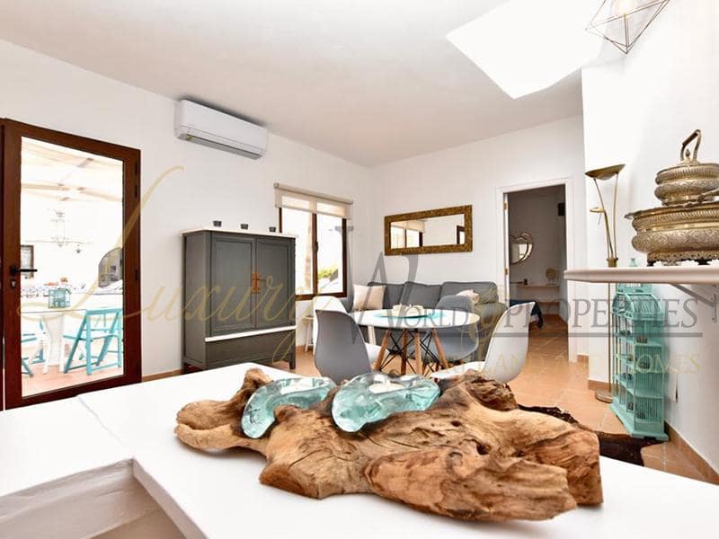 9 bedroom Villa for sale in Cabo Blanco with pool - € 1,500,000 (Ref: 8341910)