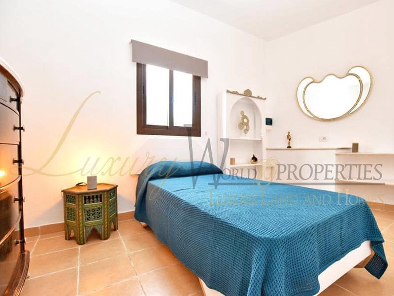 9 bedroom Villa for sale in Cabo Blanco with pool - € 1,500,000 (Ref: 8341910)