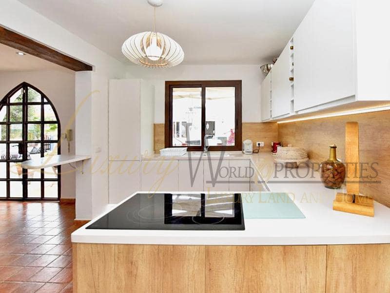 9 bedroom Villa for sale in Cabo Blanco with pool - € 1,500,000 (Ref: 8341910)