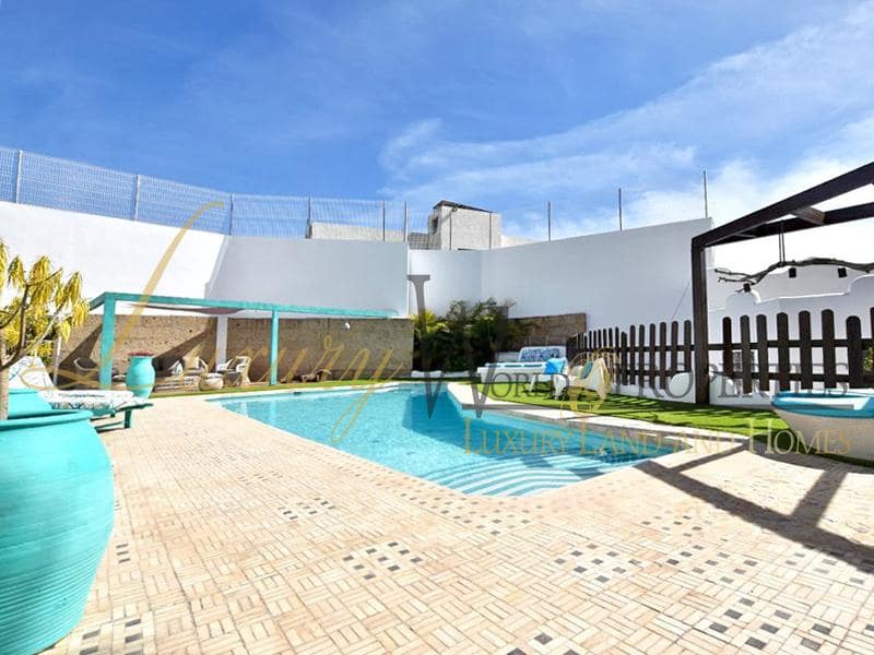 9 bedroom Villa for sale in Cabo Blanco with pool - € 1,500,000 (Ref: 8341910)