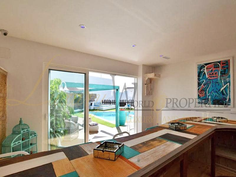 9 bedroom Villa for sale in Cabo Blanco with pool - € 1,500,000 (Ref: 8341910)