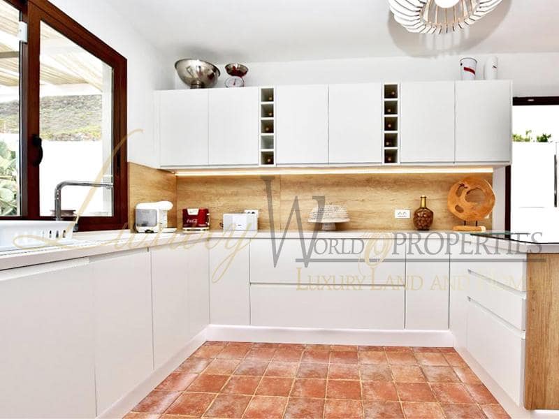 9 bedroom Villa for sale in Cabo Blanco with pool - € 1,500,000 (Ref: 8341910)