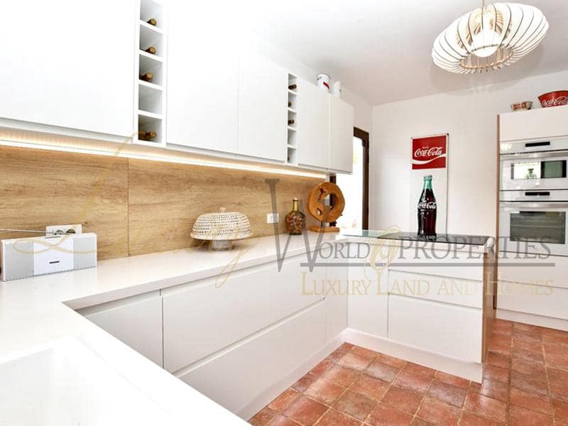 9 bedroom Villa for sale in Cabo Blanco with pool - € 1,500,000 (Ref: 8341910)