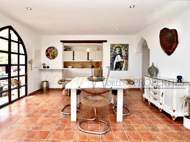9 bedroom Villa for sale in Cabo Blanco with pool - € 1,500,000 (Ref: 8341910)