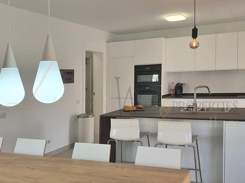 4 soveværelse Villa til salg i Palm-Mar med swimmingpool garage - € 950.000 (Ref: 8396116)